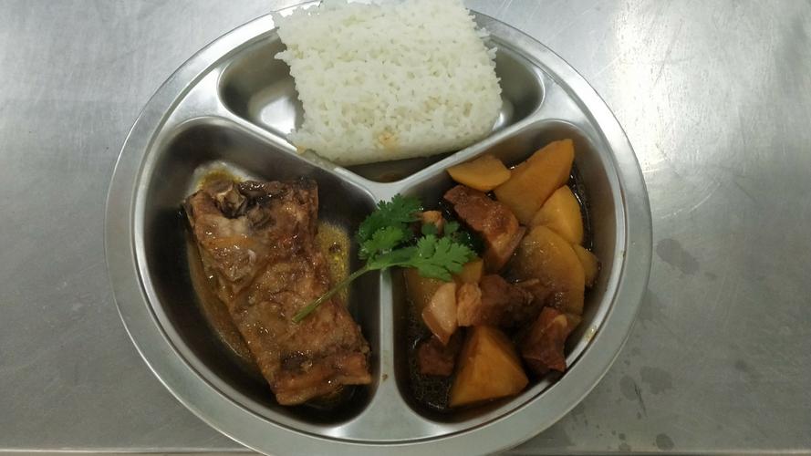 新澳天天开奖资料大全最新版和日学校午餐减少米饭与学校午餐时刻